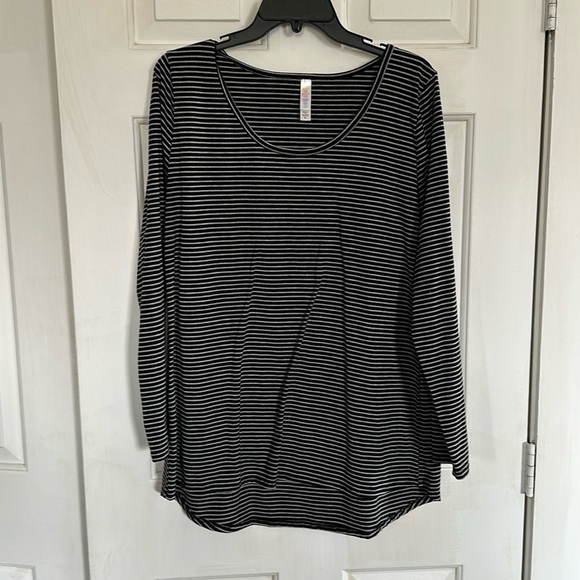 LulaRoe Grey and black striped shirt size XL - Picture 1 of 3